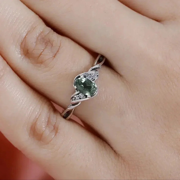 Tanzanian Natural Green Apatite and White Zircon Ring and Pendant Necklace - Picture 7 of 8